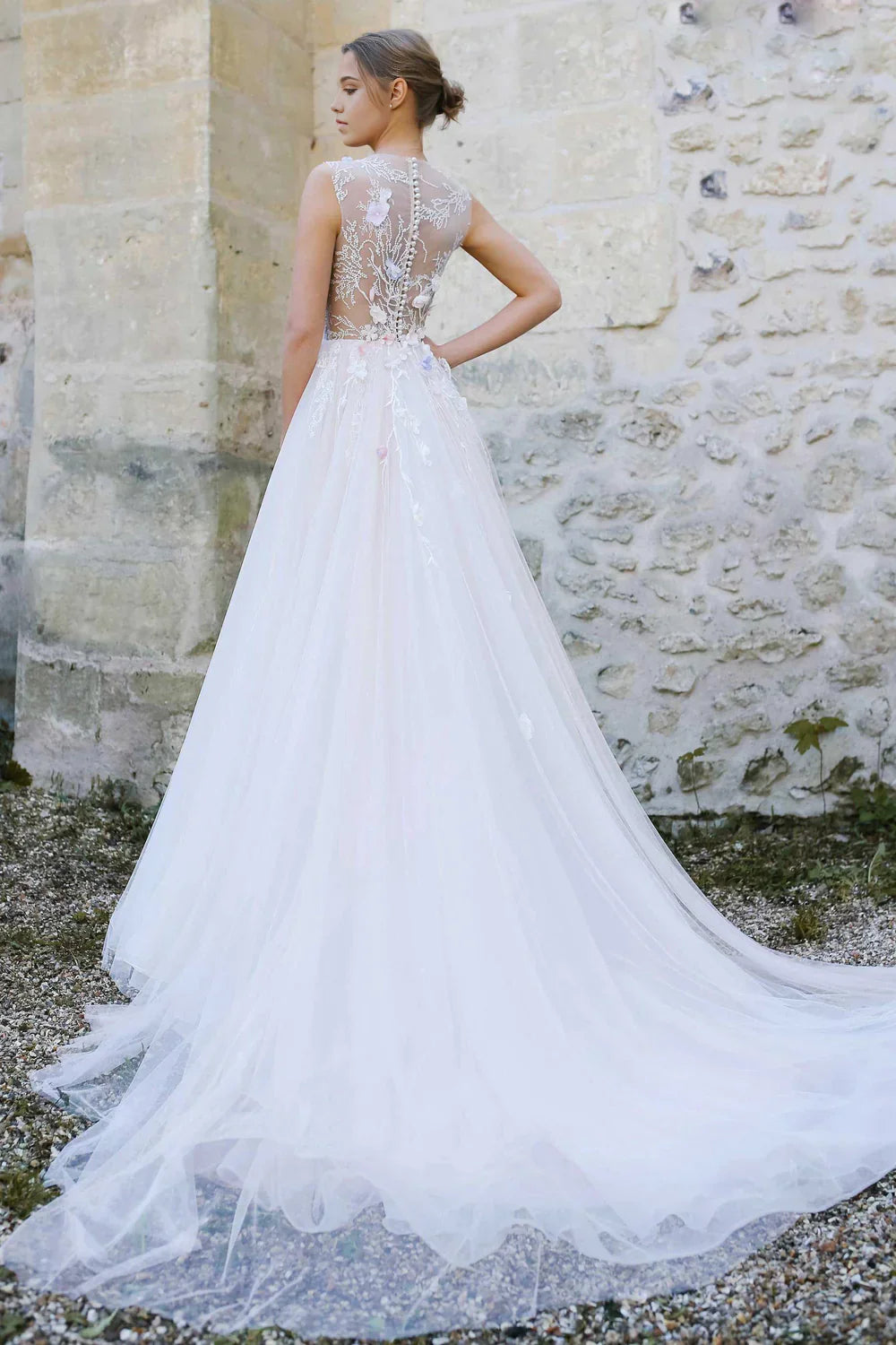 Vestido de novia plisado sin mangas con escote joya de tul en forma de A y apliques ilusión